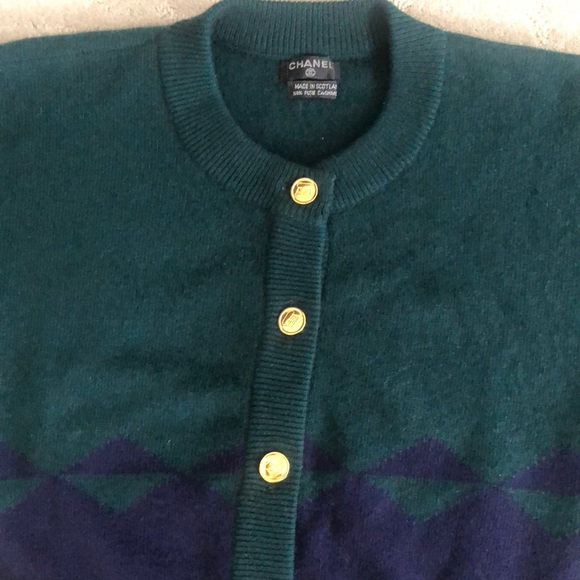 CHANEL Cashmere - Picture 11 of 15